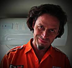 Cuti Aste, músico 'comodín' y polemista de Facebook: “Me asusta la nueva  camada de fascistas”