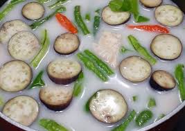 Sebenernya saat di rumah mamah, kami tidak punya menu khusus yg wajib . Cara Membuat Sayur Lodeh Pedas Yang Renyah Dengan Bahan Yang Seadanya Resep Indonesia