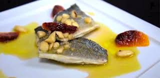 Ricordate che prima di servirlo di nuovo va riscaldato in forno o al microonde con l'aggiunta di un filo d'olio o del succo di limone che renderà la carne del pesce ancora più morbida. Filetto Di Orata Con Arance Rosse Di Sicilia Igp Saporie
