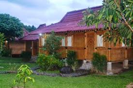 Di jawa barat misalnya, ada beberapa model rumah tradisional yang unik dan berbeda dari rumah tradisional di daerah lainnya. Rumah Adat Jawa Barat Beserta Penjelasan Lengkap Gambar