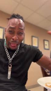 Dwight Howard getting a haircut in Taiwan 😂