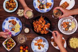 Tak jarang seseorang masih melakukan sesuatu hingga larut malam. Porsi Makan Malam Yang Tidak Bikin Gemuk Itu Seberapa Sih