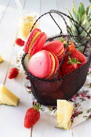 Macarons Curd D Ananas Coeur Tartare De Fraises Recette Macaron Macaron Macaron Sale