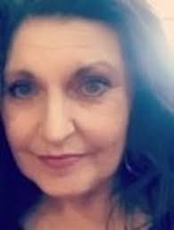 Carolyn Curl's Instagram, Twitter & Facebook