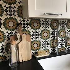 La crédence carreau de ciment déclinée sous de nombreux modèles, une offre signée 99deco ! Exemples De Credences En Carreaux De Ciment