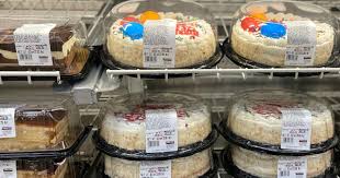 Perfect vanilla cake with vanilla italian meringue buttercream. Costco Is No Longer Selling Its Beloved Half Sheet Cakes Hip2save