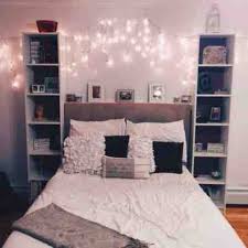 Awesome 63 Cool Bedroom Decor Ideas For Girls Teenage Https Homstuff C Apartment Bedroom Decor Apartment Decorating College Bedroom College Bedroom Apartment