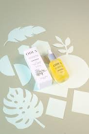 L Huile D Amande Douce Des Cevennes Oden La Cosmetique Francaise En 2020 Huile Amande Douce Huile D Amande Amande Douce