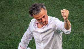 The popular 'lucho' (gijón, 1970) came to fc barcelona in the summer of 1996 as a free agent after having played at real madrid for he was a born leader, and highly committed, for which reason luis enrique was one of the team captains. J10fbhbsrpxjkm