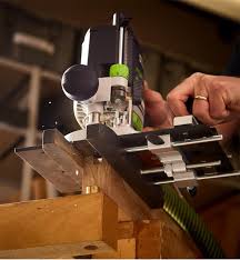 Fitting the crb7 mk3 router base to your favorite router couldn't be easier. Mortise Hinge Lock Flute Attachment For M Power Crb7 Offset Router Base Lee Valley Tools