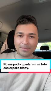 Foto oficial con el Pollo Frisby en Cali