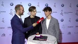 Die feier war sehr schön. Die Lochis Party Mit Ernster Botschaft So Haben Die Zwillinge Ihren 19 Geburtstag Gefeiert Bunte De