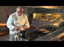 Glacage Au Chocolat Par Pierre Dominique Cecillon Pour Larousse Cuisine