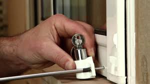 Comment Reussir La Pose D Un Verrou De Porte Pour Baie Coulissante Thirard Youtube