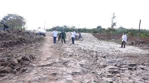 Xã Đăk Đrông sôi nổi phong trào hiến đất làm đường GTNT