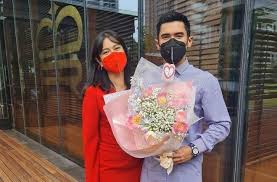 15.05.2016 · dian sastrowardoyo,dian sastrowardoyo kiss,dian sastrowardoyo dan suami,dian sastro dan nicholas saputra,dian sastro periscope,dian jumat (20/10/2006) dini hari abi yapto akhirnya berhasil bertemu dengan mantan kekasihnya dian sastro dan warman. Adiguna Sutowo Meninggal Begini Suasana Rumah Duka Mertua Dian Sastro Matamata Com
