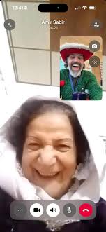I FaceTimed w/ my mom and she is so happy to see me spreading cheer and joy  to everyone here ❤️🎄😘 She has a question to my online community and she  wants