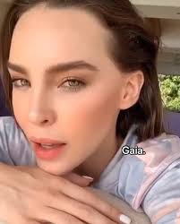 Bee Traveler Gaia Cantando