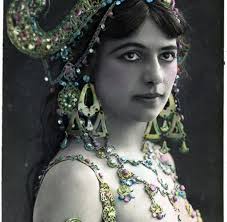 Mata hari was a professional dancer and mistress who became a spy for france during world war i. 1876 1917 Mata Hari War Die Schonste Spionin Aller Zeiten Welt