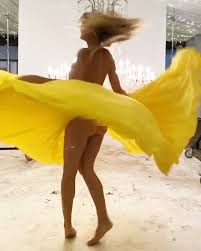 Heidi Klum MILF Ass Upskirt (4 Photos + GIF) | #The Fappening