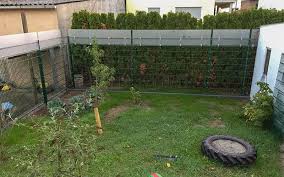 Katzensicherer Garten Mit Plexiglas Plattenzuschnitt24 De Blog In 2020 Katzen Garten Katzennetz