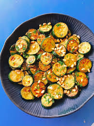 C Est Moi Qui L Ai Fait Salade De Courgettes Grillees Aux Pignons De Pin Ail Et Persil Plat