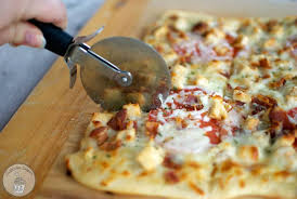 Top with chicken and lots of veggies to make them even healthier. Chicken Bacon Ranch Pizza Easy Recipe Cupcake Diaries