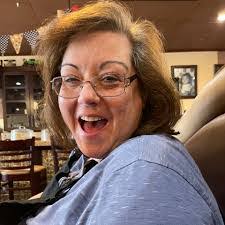 Denise Cariello's Instagram, Twitter & Facebook