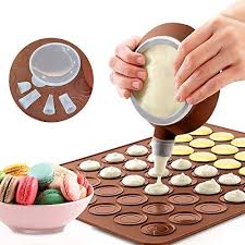 Langtek Tapis De Cuisson Macarons Plaque A Macarons Meringues Moule En Silicone Pour 48 Coques Macarons Avec 1 Poche A Cuisson Macaron Macaron Poche A Douille