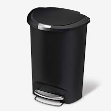 With brushed stainless steel and white finish, this trash can looks beautiful in any kitchen, bathroom or office. 10 Best Kitchen Trash Cans 2021 Reviews Oh So Spotless