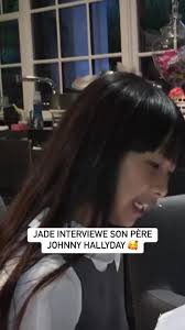 Quand Laeticia Hallyday filme sa fille Jade en pleine interview avec son  papa ❤️, #JohnnyParLaeticia, un documentaire inédit rempli d'archives  personnelles, jeudi à 21:10