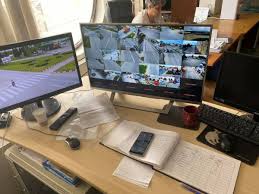 Exista 2 tipuri de curent camerele de supraveghere folosesc curent continuu pentru functionare. Sistemul De Supraveghere Video Al Lugojului A Fost Pus In FuncÈiune Centrul De ComandÄ La PoliÈia LocalÄ Lugojeanul Ro