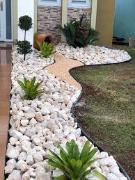 epingle par mary rodriguez sur landscaping ideas decoration jardin amenagement jardin cailloux decoration jardin exterieur