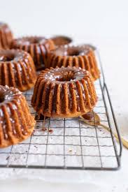 Mini Banana Bundt Cakes With Coffee Salted Caramel Rezept Kuchen Und Torten Rezepte Lecker