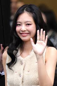 BLACKPINK's Jennie Wore the Cutest, Coziest Co-Ord to Chanel's  Spring-Summer 2024 Show — See Photos