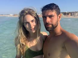 Gilles rocca, attore e regista di professione, è tra i concorrenti dell'edizione 2020 di ballando con le stelle. Ballando Con Le Stelle Gilles Rocca Chi E La Fidanzata Miriam Galanti Foto Donnapop
