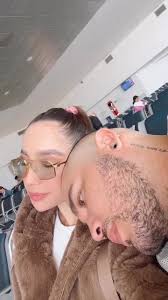 Paola Dulzura Subiendo A Una Escalera