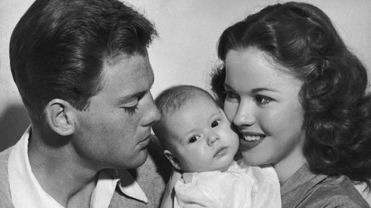 🎬💔 John Agar and Shirley Temple: The Difficult Marriage Behind Hollywood's Fairy-Tale Wedding