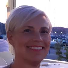 Very happy and proud to share that I have been admitted as a solicitor in  England & Wales! After an incredible training contract, I look forward to  continuing at DLA Piper as