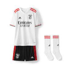 The initial talks have broken down with the portuguese club daunted by liverpool's asking price of €15 million, but the premier league side expect them back at the table soon. Kits Sl Benfica