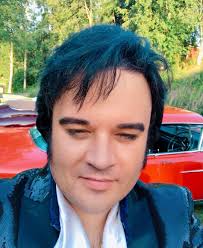 Idag fyller Henrik Åberg 42 år🍾🎊🎉🎁🎈😊🌸