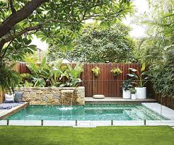 Este Compacto Jardin Sydney Esta Inspirado En Bali In 2020 Backyard Pool Landscaping Diy Swimming Pool Pool Landscaping