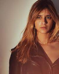 Her birthday, what she did before fame, her family life, fun trivia facts, popularity rankings, and more. Benedetta Porcaroli Imdb