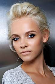 Poudrée, claire, foncée, les nuances de rose se marient parfaitement avec les cheveux les blondes peuvent même oser le rouge à lèvres rose flashy ! Quel Rouge A Levre Choisir Pour Une Blonde Belle Chic
