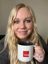 Erin Stenger's Instagram, Twitter & Facebook