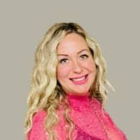 Samantha Stanley's Instagram, Twitter & Facebook