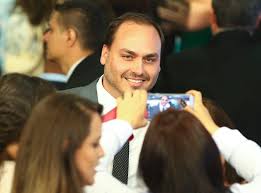 — carlos bolsonaro (@carlosbolsonaro) october 20, 2019. Carlos Bolsonaro Volta Ao Twitter Com Video De Chef Que Admira Comunistas Poder360