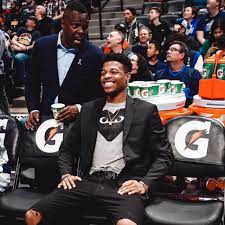 Knicks dennis smith jr asks to leave nba, wants to play for g league team instead. Comme Des Garcons Play Heart Motif T Shirt Worn By Dennis Smith Jr On The Instagram Account Desmith4 Spotern