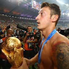 Gelsenkirchen, batı almanya) on numara mevkisinde oynayan türk asıllı alman futbolcu. Goal On Twitter Mesut Ozil Kids Grow Up Dreaming To Win The World Cup And The Champions League Not Any Super League The Enjoyment Of Big Games Is That They