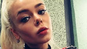 Grosu was born in chernivtsi, ukraine.she entered the music business after winning in a singing contest. 22 Letnyaya Alina Grosu Obnazhilas V Instagram I Pohvastalas Horoshimi Novostyami Novosti Shou Biznesa Pevica Poziruet V Kruzhevnom Tope Persikovogo Cveta I Korotkih Dzhinsovyh Shortah Segodnya